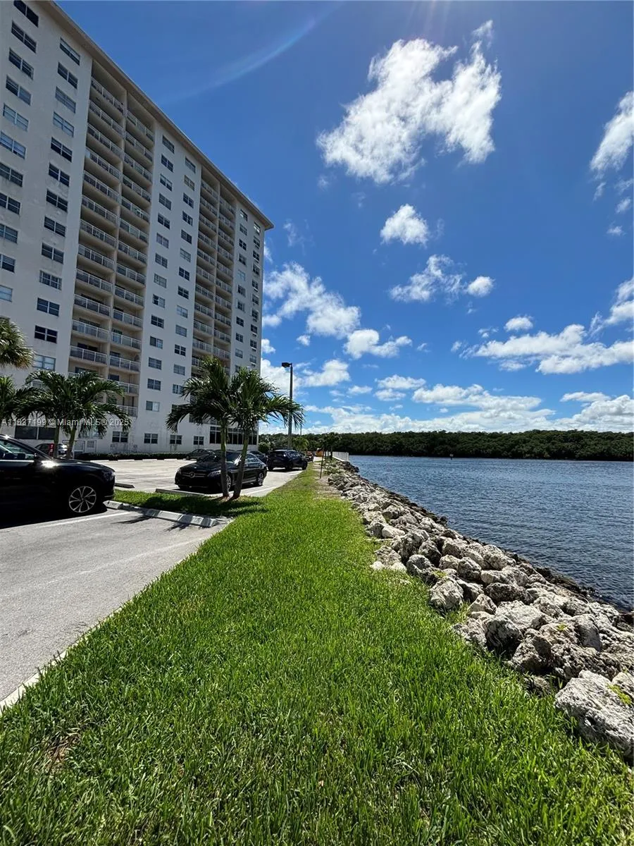 400 Kings Point Dr 309, Sunny Isles Beach, Florida, Sunny Isles Beach, Florida 33160, 1 Bedroom Bedrooms, ,1 BathroomBathrooms,Residential Lease,For Rent,400 Kings Point Dr 309, Sunny Isles Beach, Florida,A11837199