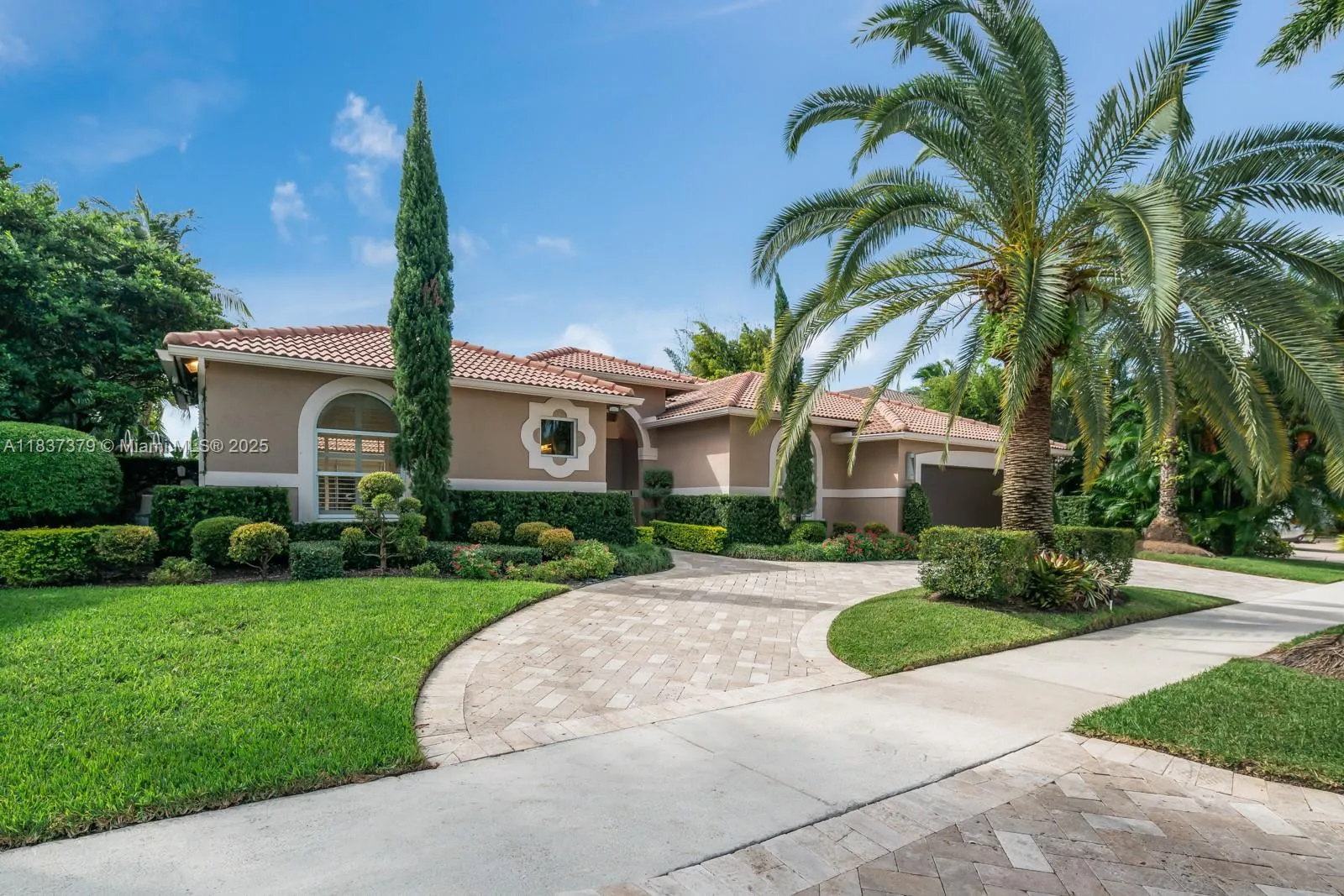 2535 Golf View Dr, Weston, Florida 33327, Weston, Florida 33327, 5 Bedrooms Bedrooms, ,4 BathroomsBathrooms,Residential Lease,For Rent,2535 Golf View Dr, Weston, Florida 33327,A11837379