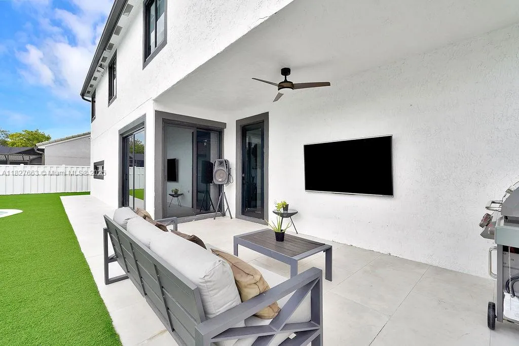 10746 Charleston Pl, Cooper City, Florida 33026, Cooper City, Florida 33026, 4 Bedrooms Bedrooms, ,3 BathroomsBathrooms,Residential,For Sale,10746 Charleston Pl, Cooper City, Florida 33026,A11827663