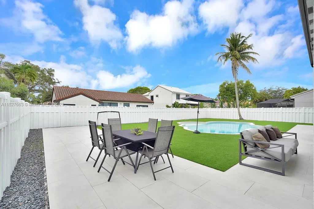 10746 Charleston Pl, Cooper City, Florida 33026, Cooper City, Florida 33026, 4 Bedrooms Bedrooms, ,3 BathroomsBathrooms,Residential,For Sale,10746 Charleston Pl, Cooper City, Florida 33026,A11827663