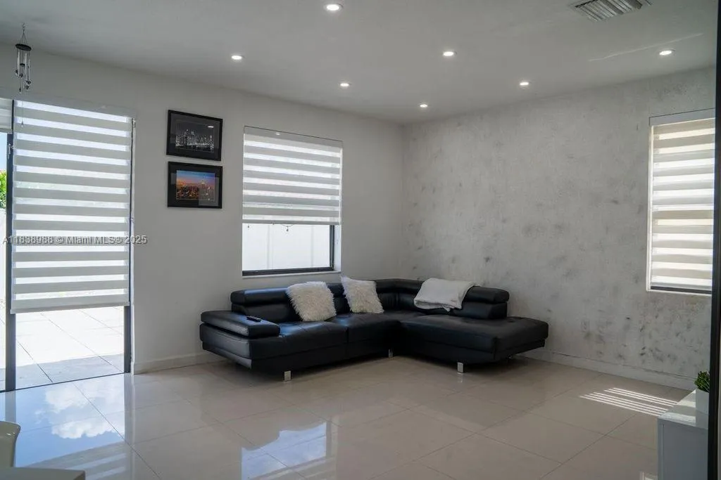 Hialeah, Florida 33018, 4 Bedrooms Bedrooms, ,3 BathroomsBathrooms,Residential,For Sale,A11838988