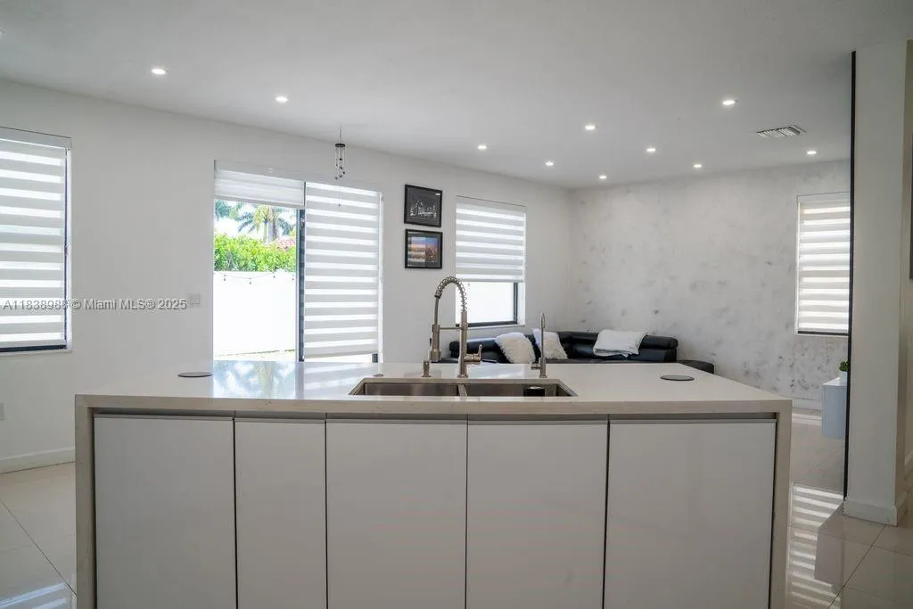 Hialeah, Florida 33018, 4 Bedrooms Bedrooms, ,3 BathroomsBathrooms,Residential,For Sale,A11838988