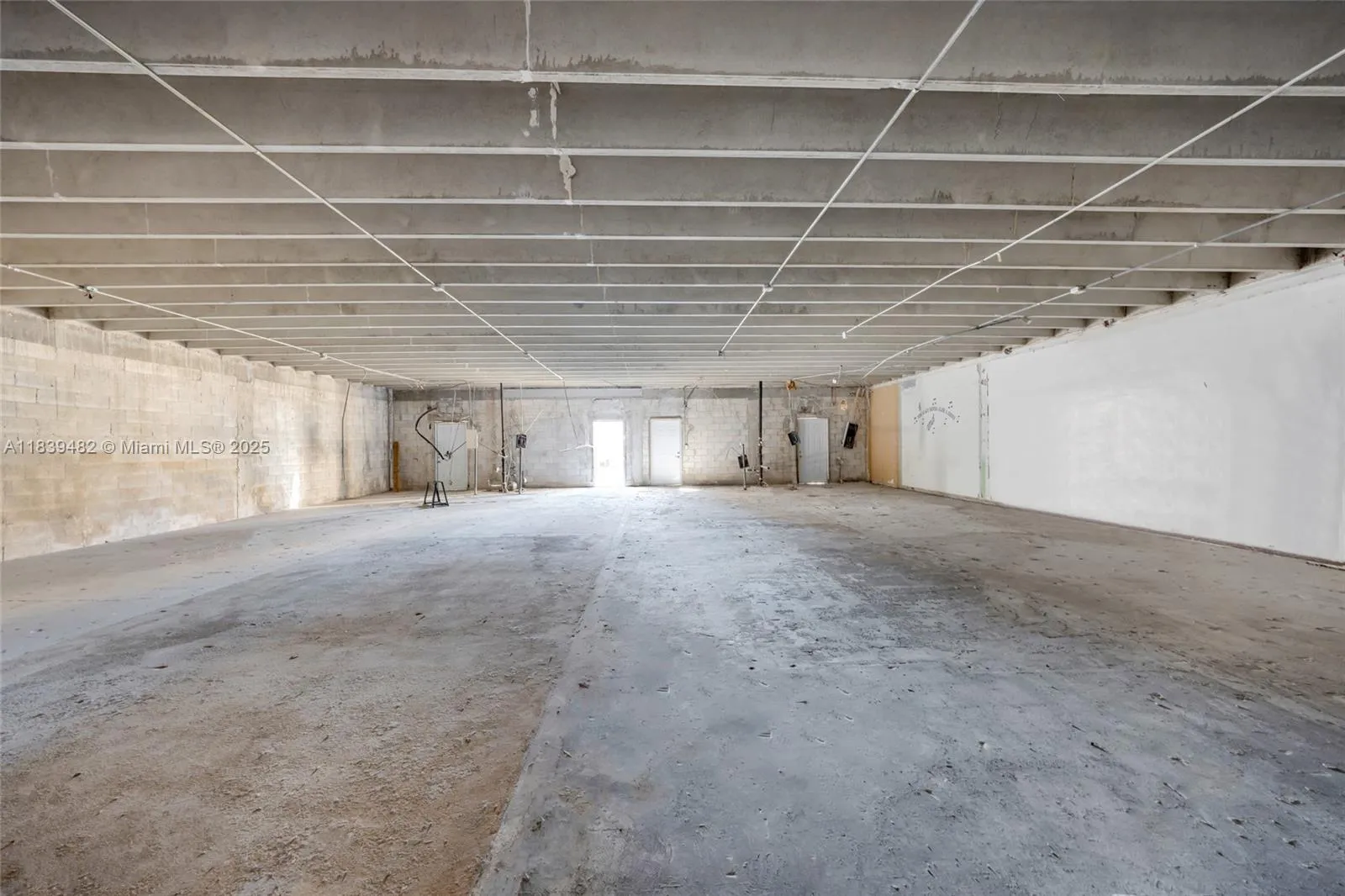 1554 W Flagler St, Miami, Florida 33135, Miami, Florida 33135, ,Commercial Lease,For Rent,1554 W Flagler St, Miami, Florida 33135,A11839482