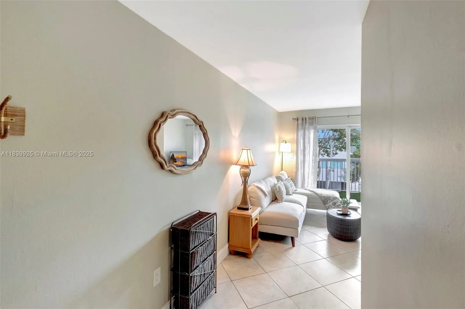 2920 Sw 28th Ter 407, Coconut Grove, Florida 33133, Coconut Grove, Florida 33133, 2 Bedrooms Bedrooms, ,1 BathroomBathrooms,Residential,For Sale,2920 Sw 28th Ter 407, Coconut Grove, Florida 33133,A11839925