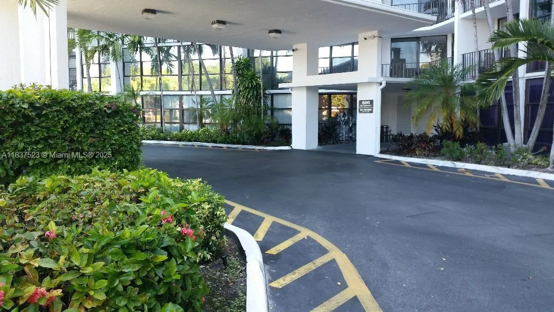 800 Parkview Dr 226, Hallandale Beach, Florida 330, Hallandale Beach, Florida 33009, 1 Bedroom Bedrooms, ,1 BathroomBathrooms,Residential,For Sale,800 Parkview Dr 226, Hallandale Beach, Florida 330,A11837523