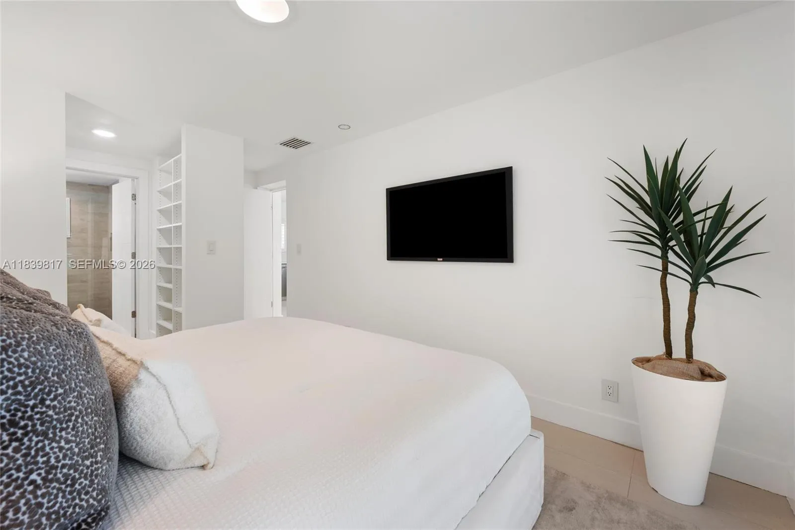 2511 Tequesta Ln, Coconut Grove, Florida 33133, Coconut Grove, Florida 33133, 2 Bedrooms Bedrooms, ,2 BathroomsBathrooms,Residential,For Sale,2511 Tequesta Ln, Coconut Grove, Florida 33133,A11839817