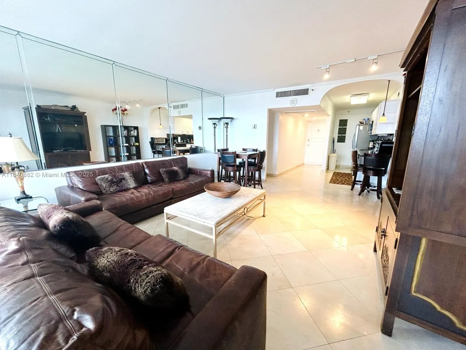 at 100 Lincoln Rd, Miami Beach, FL 33139 Unit For Rent 1 Bedroom 1 Bathroom MLS# A11840882 Price $3,000 700