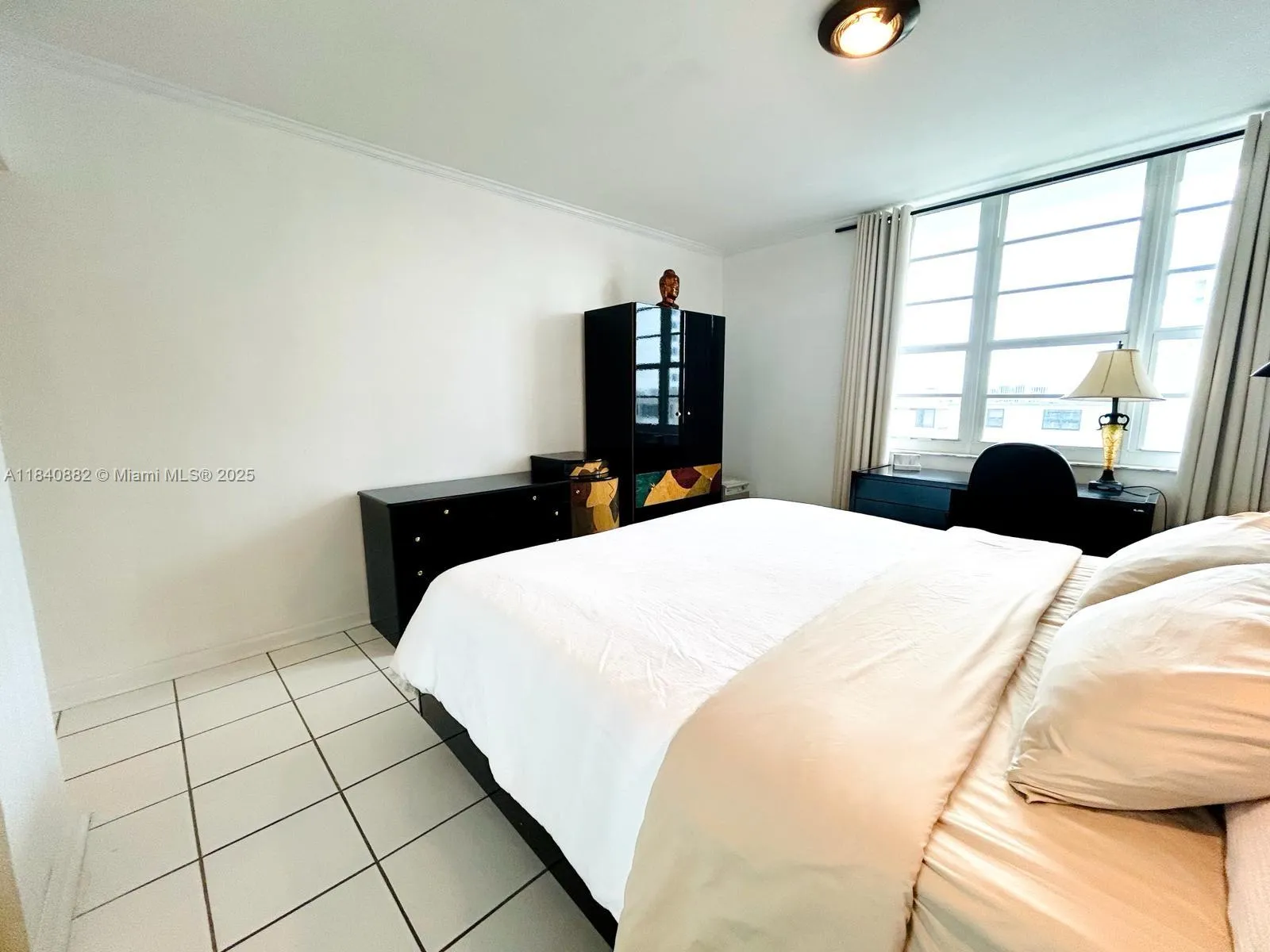at 100 Lincoln Rd, Miami Beach, FL 33139 Unit For Rent 1 Bedroom 1 Bathroom MLS# A11840882 Price $3,000 700
