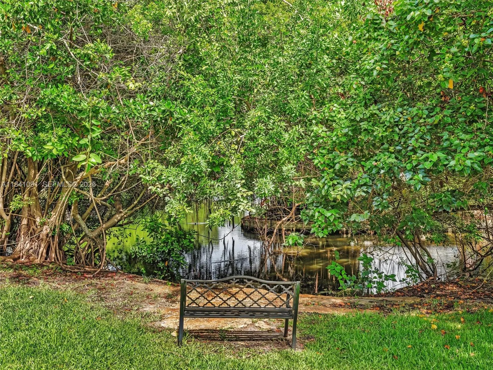The community is 12 acres, and is sorrounded by nature. The perfect place for Kayak Lovers and Pets
