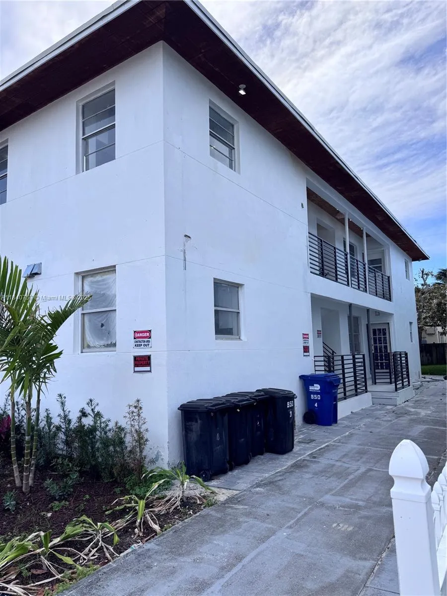 950 79th Ter, Miami Beach, Florida 33141, Miami Beach, Florida 33141, ,Residential Income,For Sale,950 79th Ter, Miami Beach, Florida 33141,A11840757
