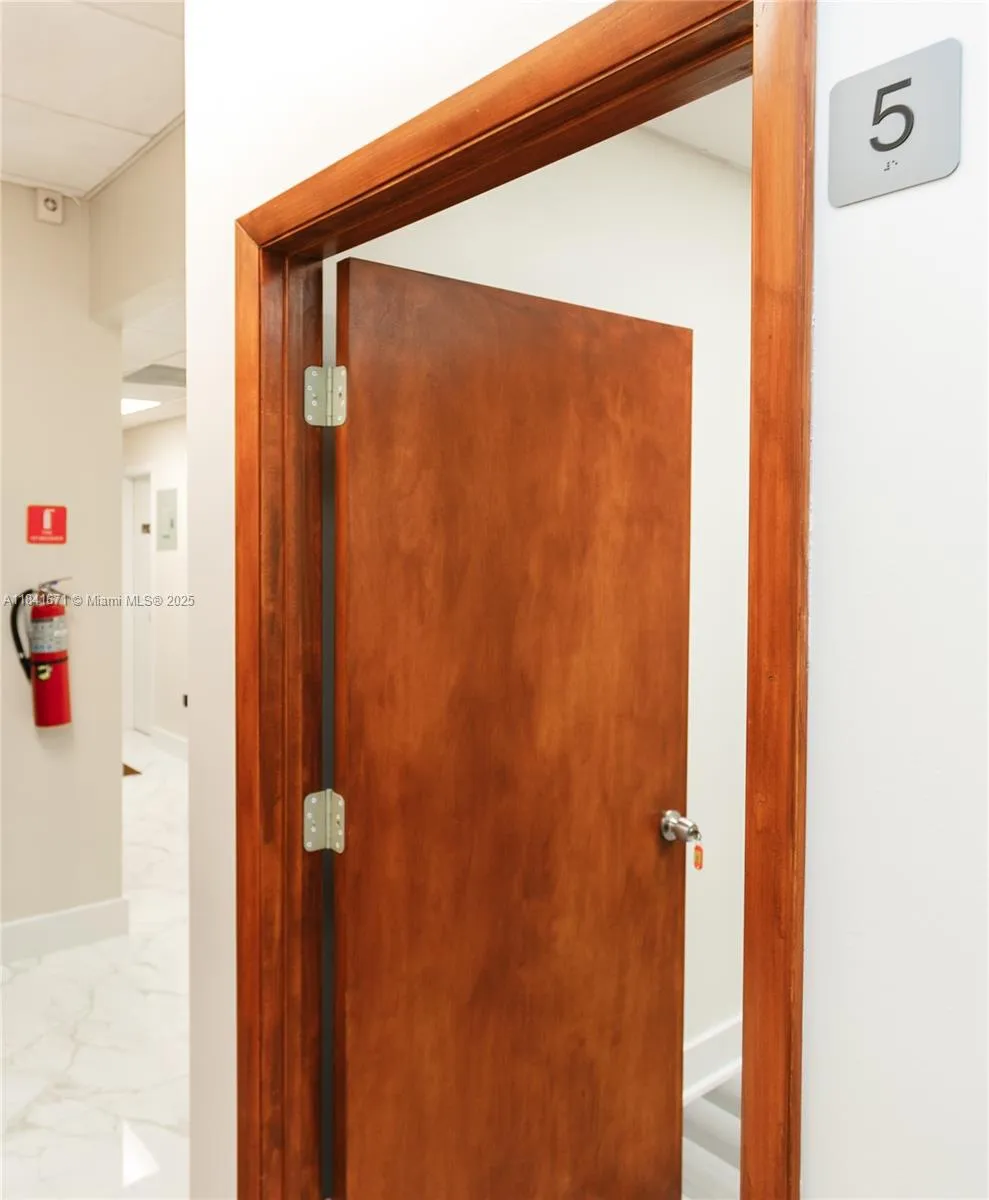 1911 Harrison St 5, Hollywood, Florida 33020, Hollywood, Florida 33020, ,Commercial Lease,For Rent,1911 Harrison St 5, Hollywood, Florida 33020,A11841671