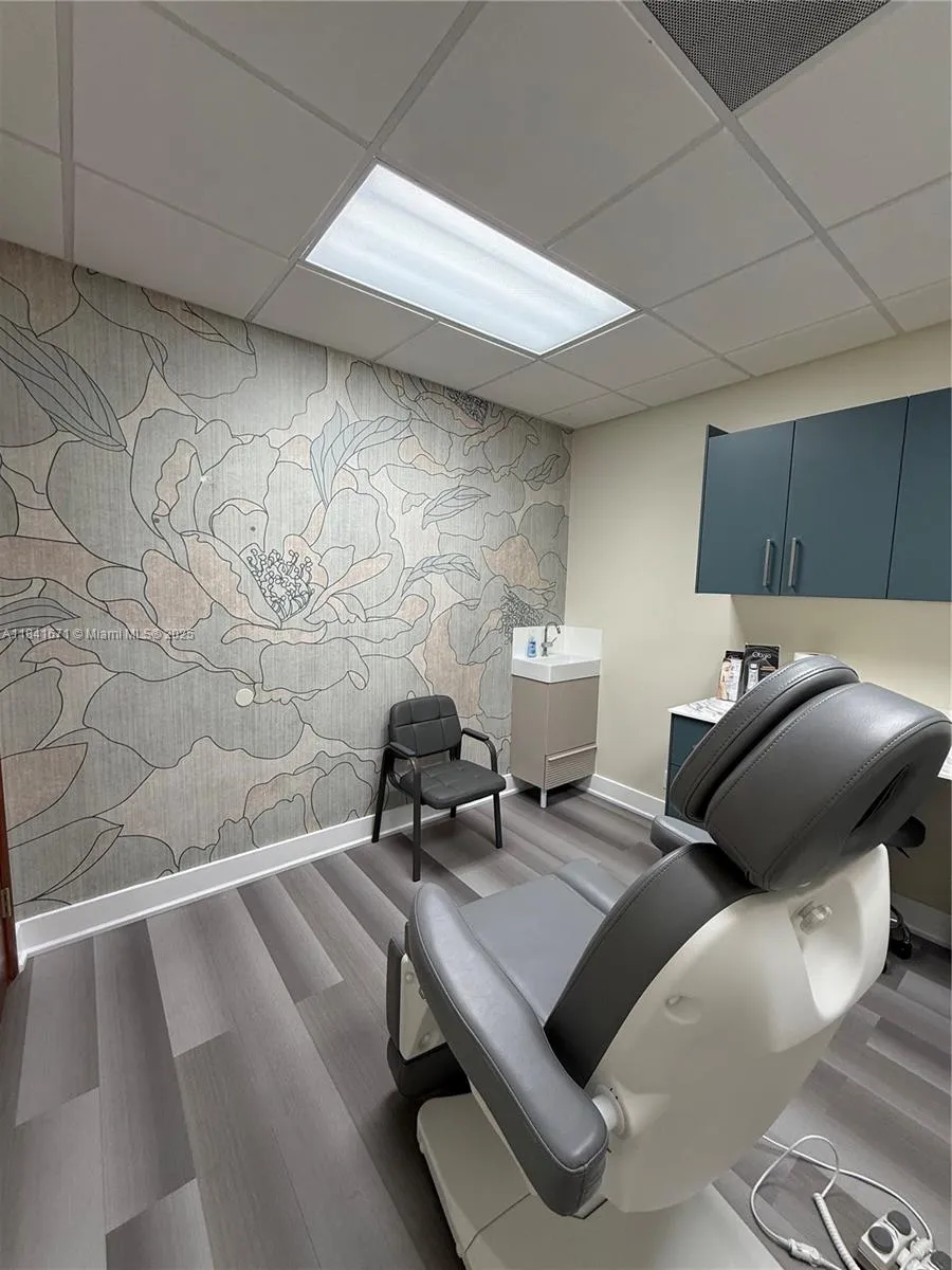 1911 Harrison St 5, Hollywood, Florida 33020, Hollywood, Florida 33020, ,Commercial Lease,For Rent,1911 Harrison St 5, Hollywood, Florida 33020,A11841671