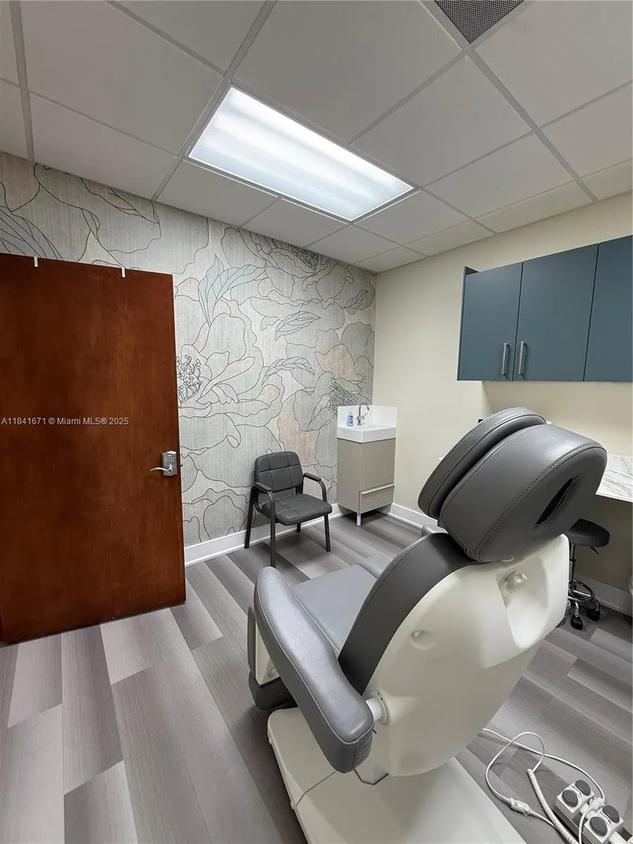 1911 Harrison St 5, Hollywood, Florida 33020, Hollywood, Florida 33020, ,Commercial Lease,For Rent,1911 Harrison St 5, Hollywood, Florida 33020,A11841671