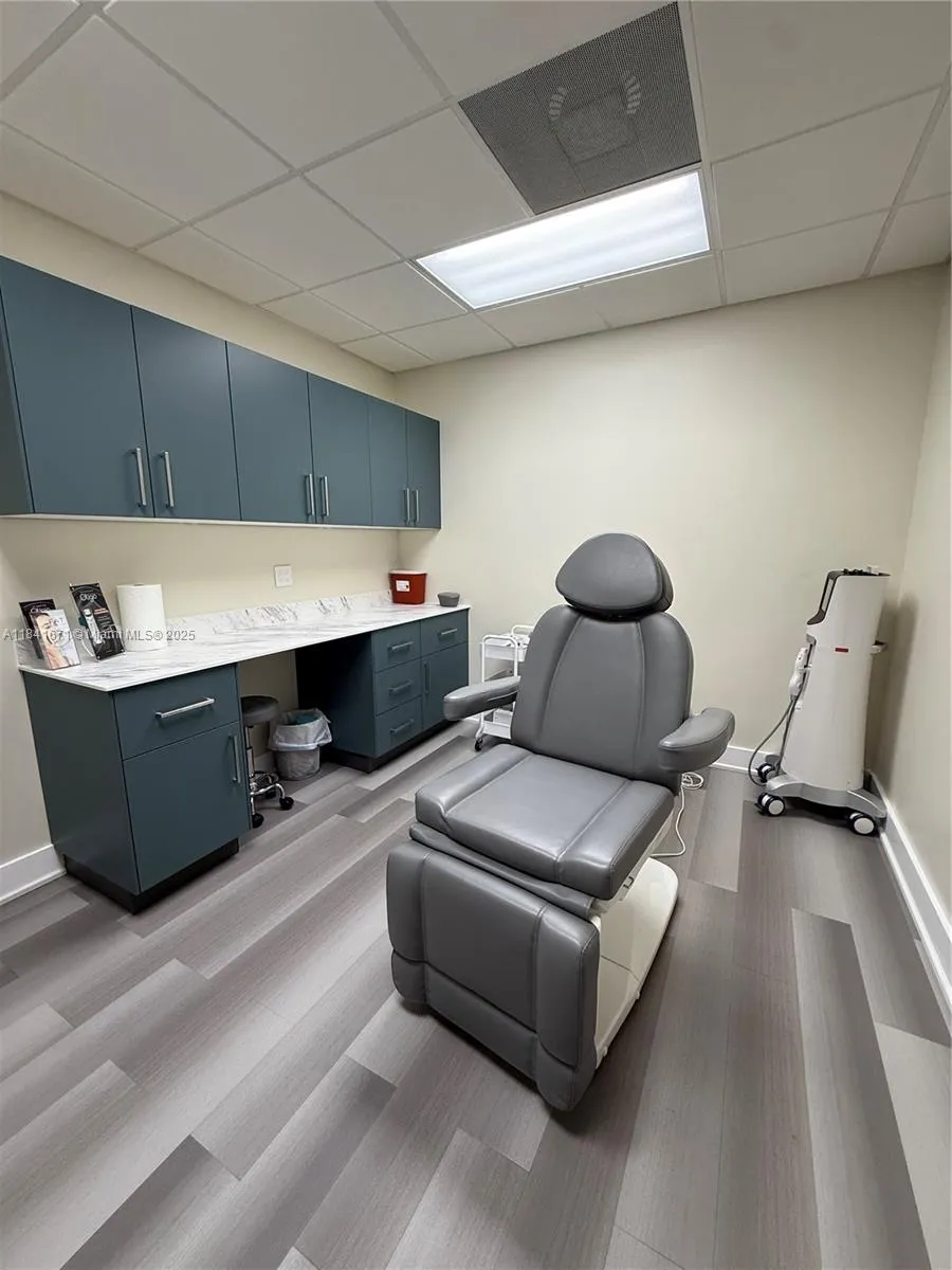 1911 Harrison St 5, Hollywood, Florida 33020, Hollywood, Florida 33020, ,Commercial Lease,For Rent,1911 Harrison St 5, Hollywood, Florida 33020,A11841671