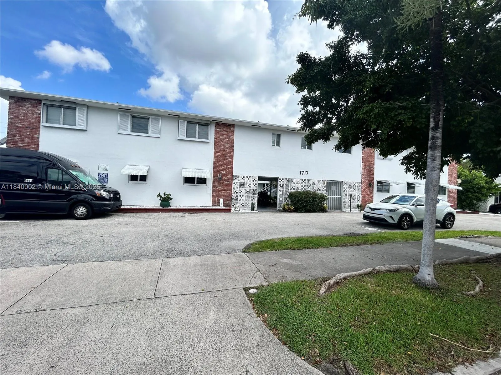 1717 Rodman St 15, Hollywood, Florida 33020, Hollywood, Florida 33020, 1 Bedroom Bedrooms, ,1 BathroomBathrooms,Residential,For Sale,1717 Rodman St 15, Hollywood, Florida 33020,A11840002