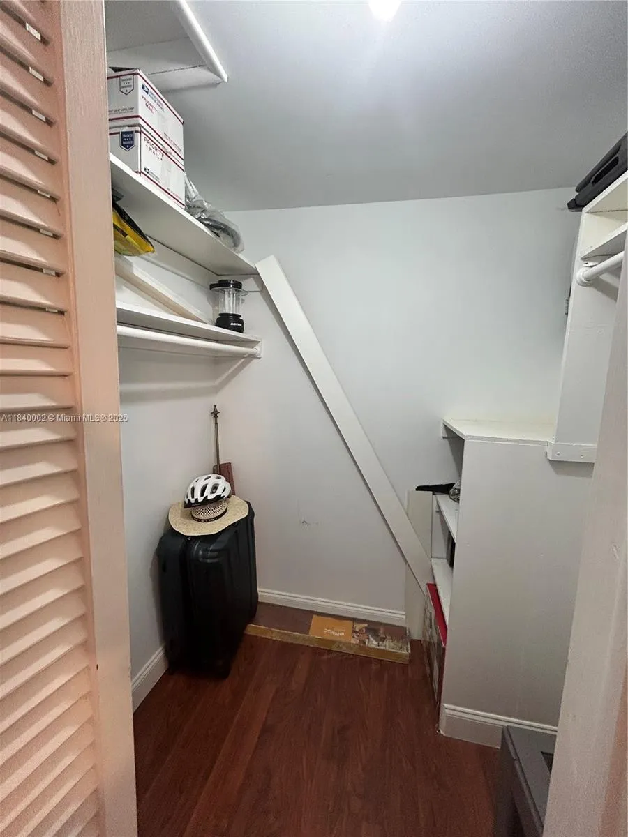 1717 Rodman St 15, Hollywood, Florida 33020, Hollywood, Florida 33020, 1 Bedroom Bedrooms, ,1 BathroomBathrooms,Residential,For Sale,1717 Rodman St 15, Hollywood, Florida 33020,A11840002