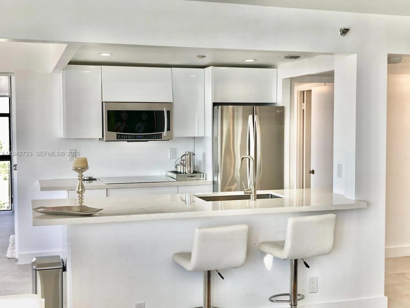 2555 Collins Ave Ph214, Miami Beach, Florida 33140, Miami Beach, Florida 33140, 1 Bedroom Bedrooms, ,2 BathroomsBathrooms,Residential Lease,For Rent,2555 Collins Ave Ph214, Miami Beach, Florida 33140,A11842723