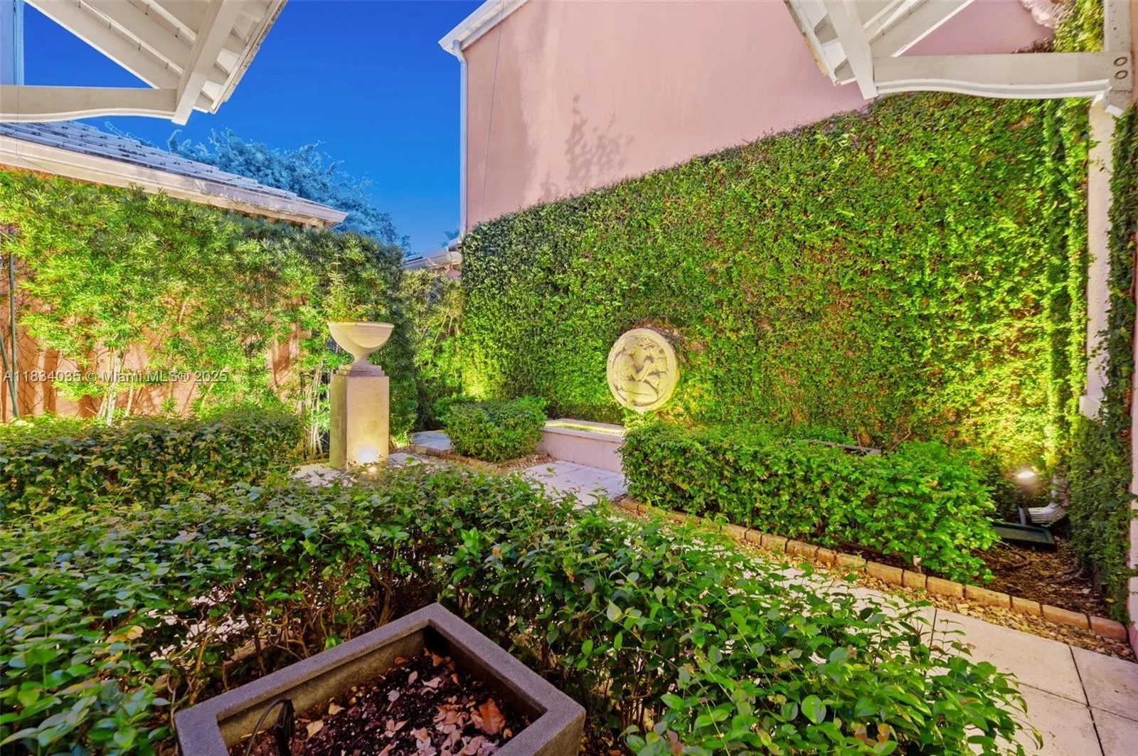 568 Loretto Ave 11, Coral Gables, Florida 33146, Coral Gables, Florida 33146, 3 Bedrooms Bedrooms, ,3 BathroomsBathrooms,Residential,For Sale,568 Loretto Ave 11, Coral Gables, Florida 33146,A11834035