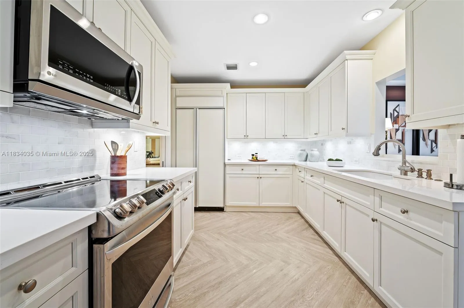 568 Loretto Ave 11, Coral Gables, Florida 33146, Coral Gables, Florida 33146, 3 Bedrooms Bedrooms, ,3 BathroomsBathrooms,Residential,For Sale,568 Loretto Ave 11, Coral Gables, Florida 33146,A11834035