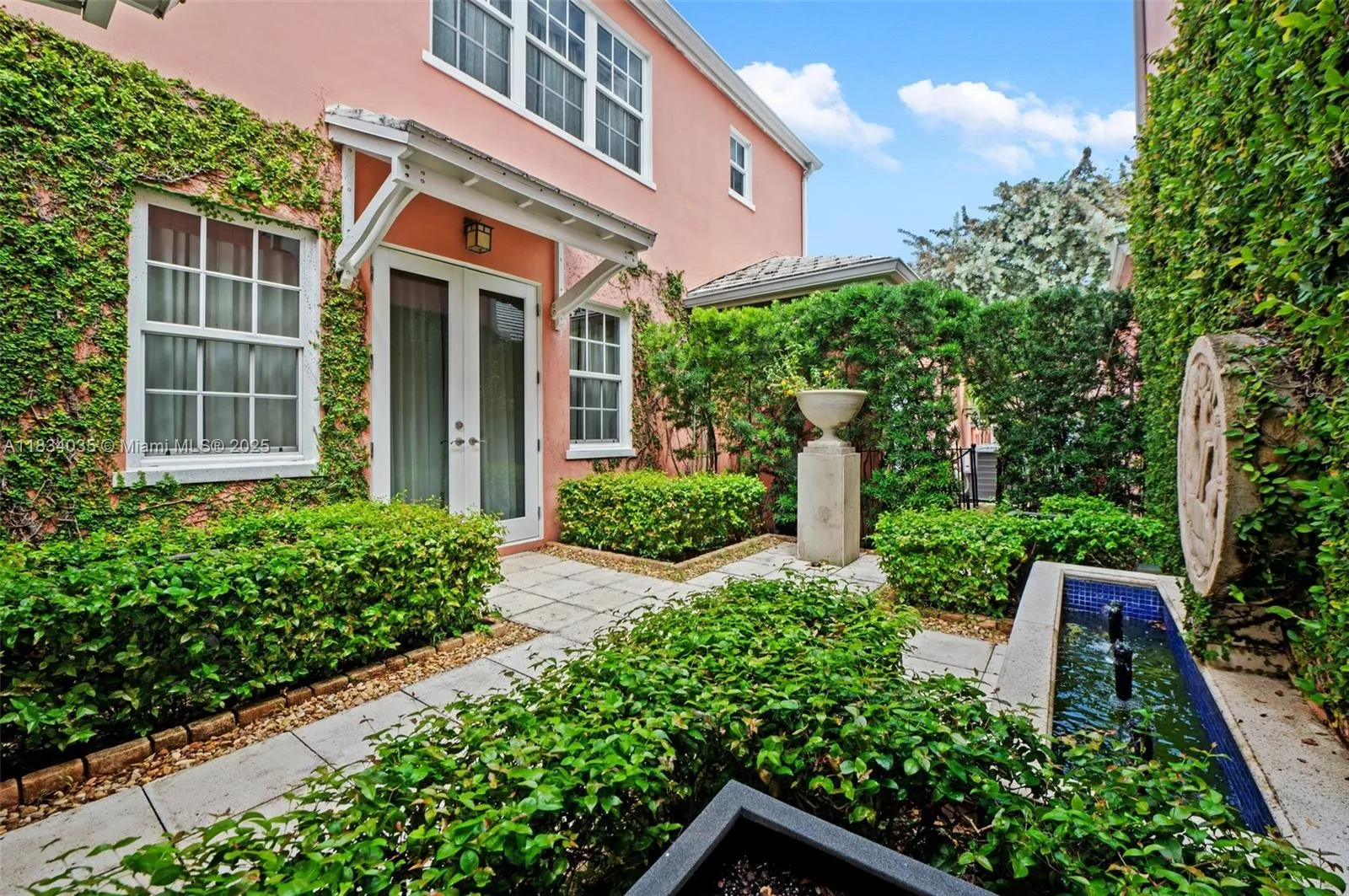 568 Loretto Ave 11, Coral Gables, Florida 33146, Coral Gables, Florida 33146, 3 Bedrooms Bedrooms, ,3 BathroomsBathrooms,Residential,For Sale,568 Loretto Ave 11, Coral Gables, Florida 33146,A11834035