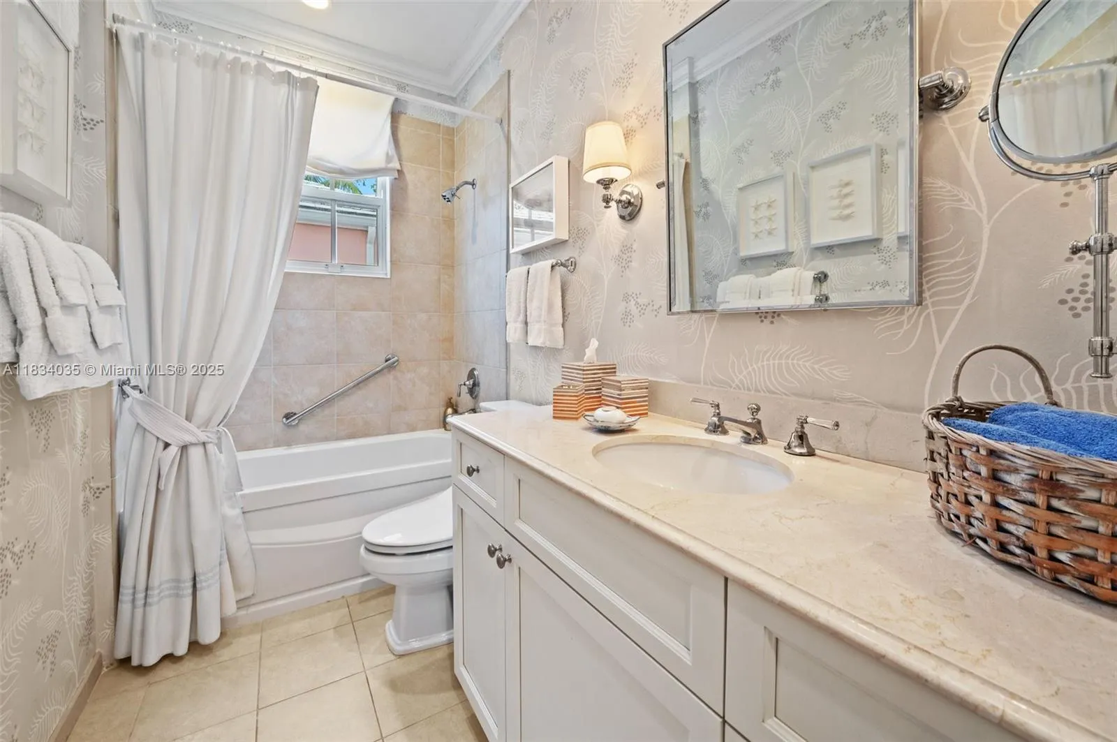 568 Loretto Ave 11, Coral Gables, Florida 33146, Coral Gables, Florida 33146, 3 Bedrooms Bedrooms, ,3 BathroomsBathrooms,Residential,For Sale,568 Loretto Ave 11, Coral Gables, Florida 33146,A11834035