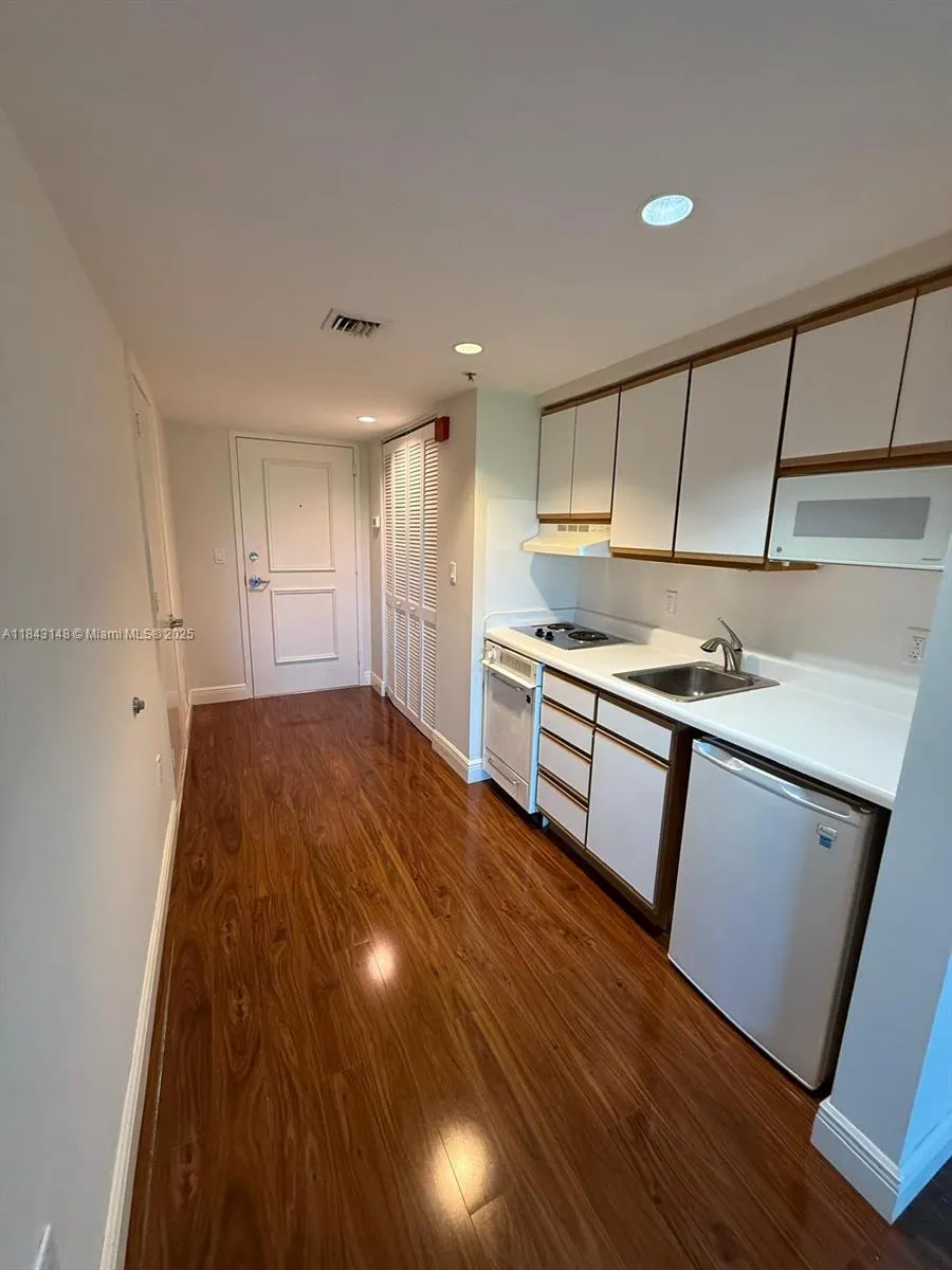 5715 Sw 72nd St 5715, South Miami, Florida 33143, South Miami, Florida 33143, ,1 BathroomBathrooms,Residential Lease,For Rent,5715 Sw 72nd St 5715, South Miami, Florida 33143,A11843148 5715 Sw 72nd St 5715, South Miami, Florida 33143, South Miami, Florida 33143, ,1 BathroomBathrooms,Residential Lease,For Rent,5715 Sw 72nd St 5715, South Miami, Florida 33143,A11843148