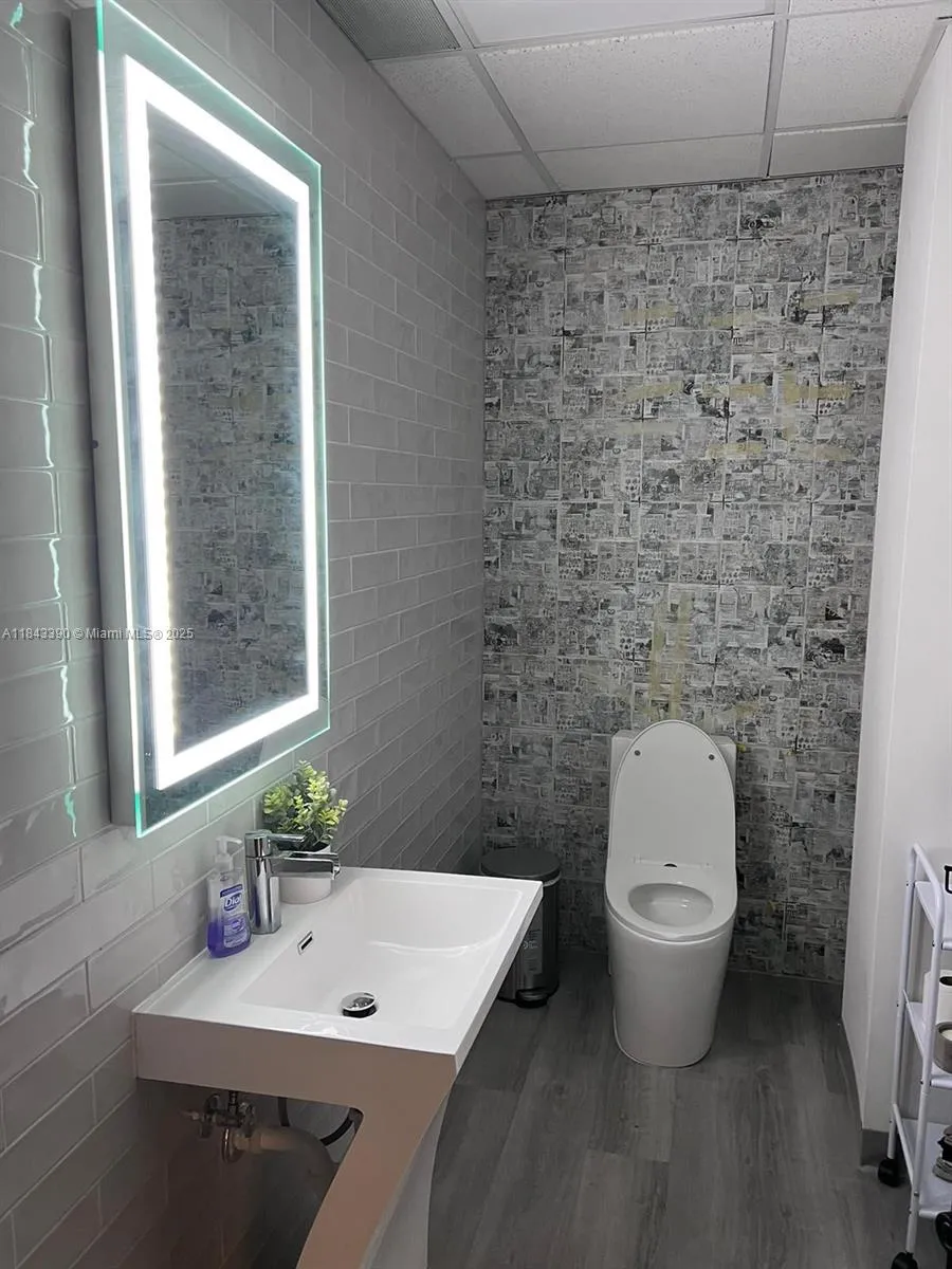 Miami, Florida 33172, ,Commercial Lease,For Rent,A11843390