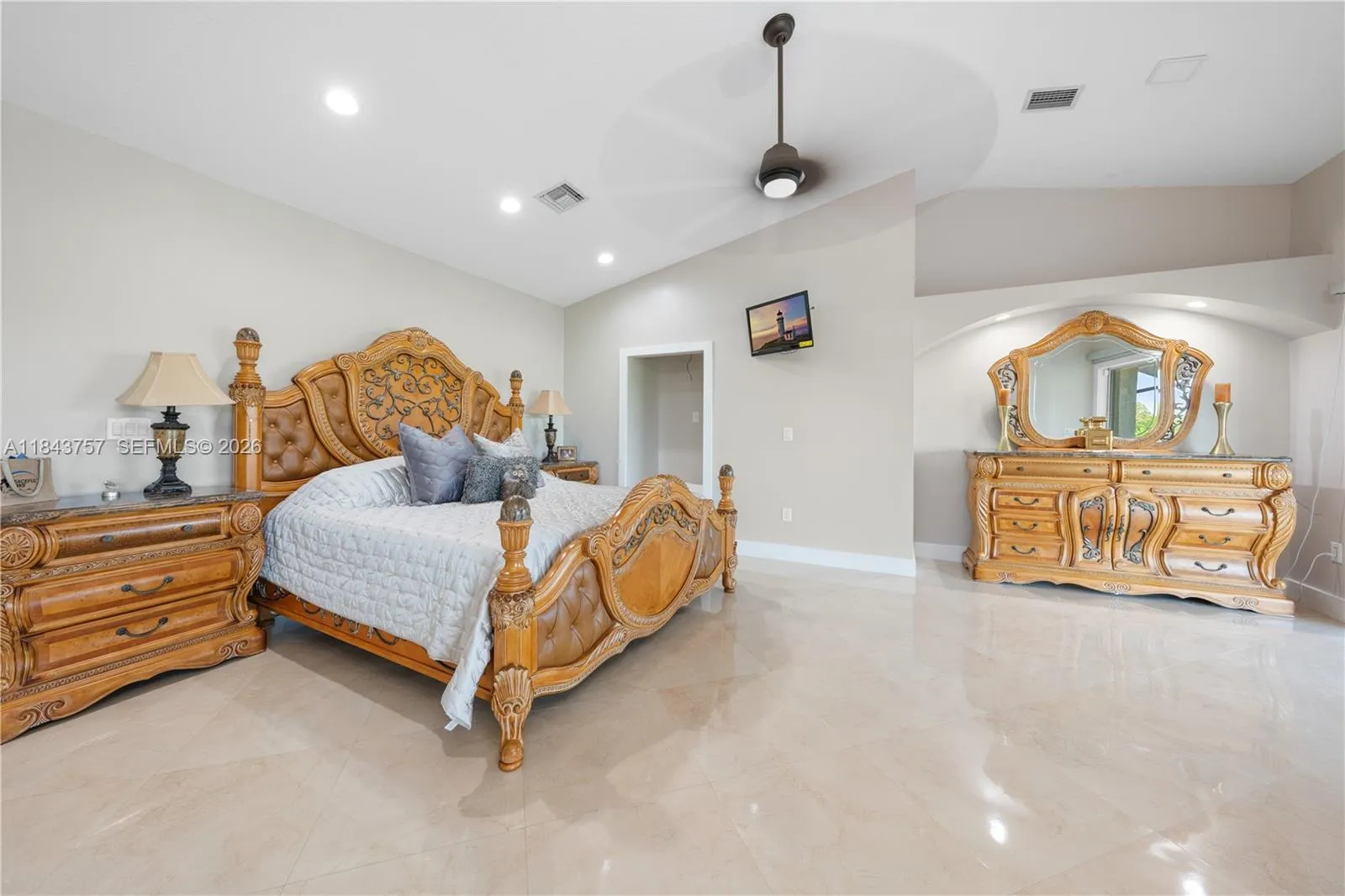 9621 W Calusa Club Dr, Miami, Florida 33186, Miami, Florida 33186, 5 Bedrooms Bedrooms, ,6 BathroomsBathrooms,Residential,For Sale,9621 W Calusa Club Dr, Miami, Florida 33186,A11843757