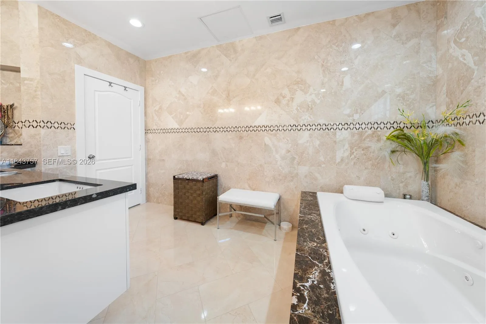 9621 W Calusa Club Dr, Miami, Florida 33186, Miami, Florida 33186, 5 Bedrooms Bedrooms, ,6 BathroomsBathrooms,Residential,For Sale,9621 W Calusa Club Dr, Miami, Florida 33186,A11843757