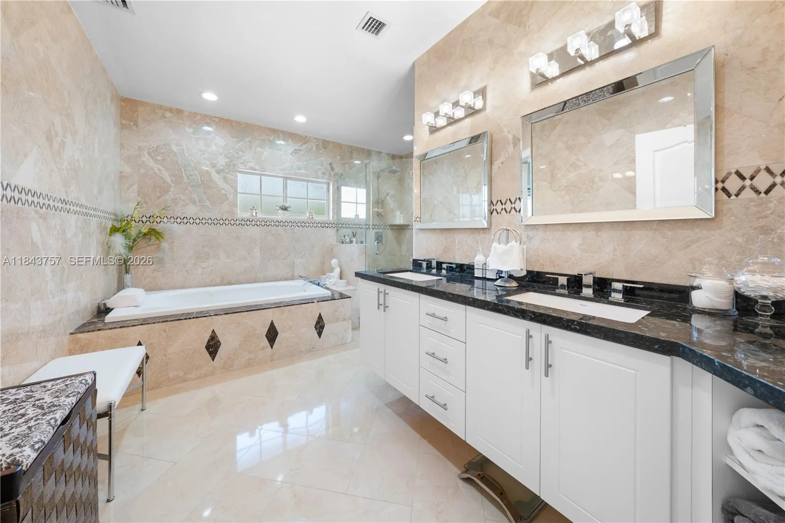 9621 W Calusa Club Dr, Miami, Florida 33186, Miami, Florida 33186, 5 Bedrooms Bedrooms, ,6 BathroomsBathrooms,Residential,For Sale,9621 W Calusa Club Dr, Miami, Florida 33186,A11843757
