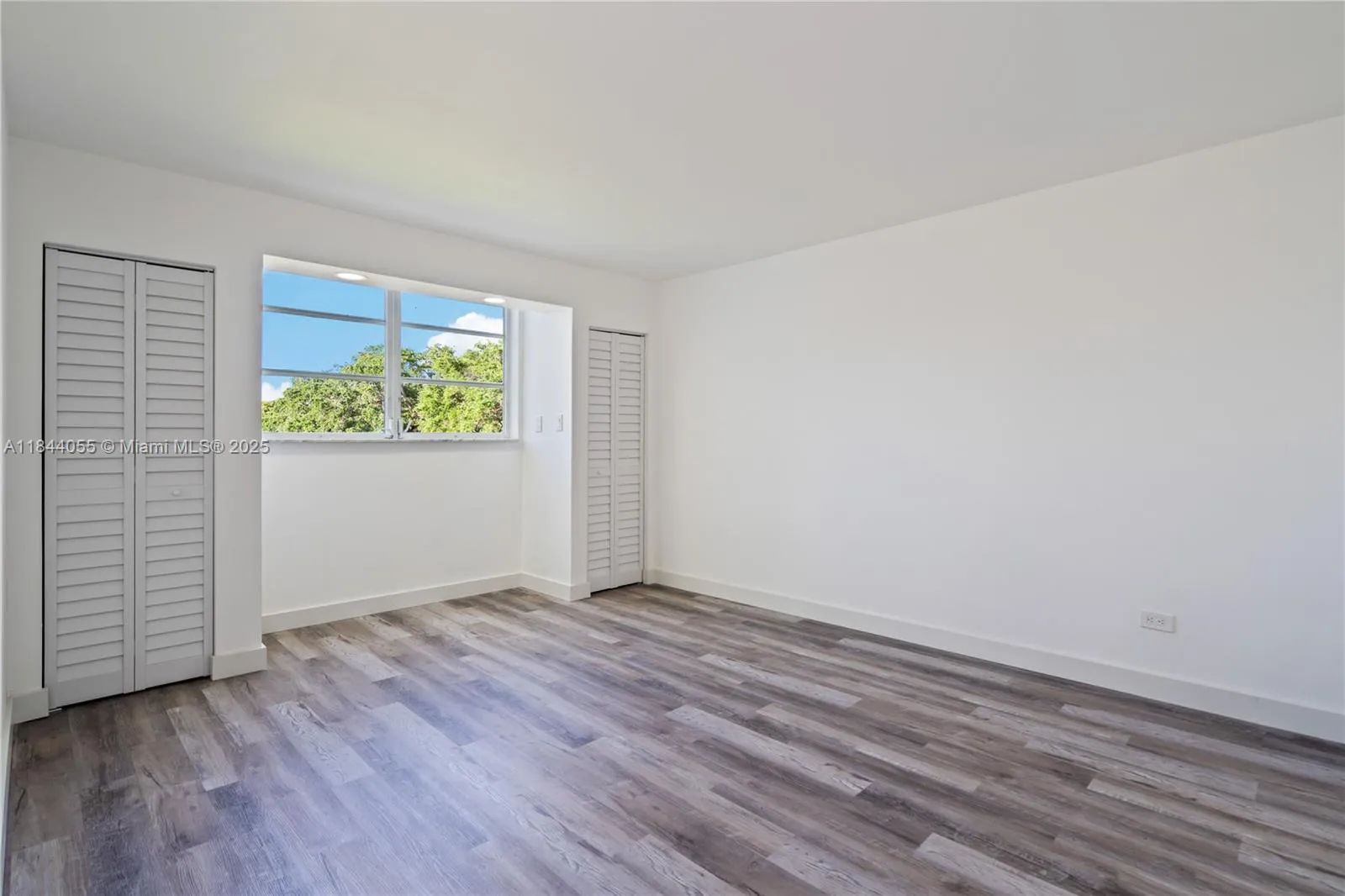 445 Ne 195th St 330, Miami, Florida 33179, Miami, Florida 33179, 1 Bedroom Bedrooms, 1 Room Rooms,2 BathroomsBathrooms,Residential,For Sale,445 Ne 195th St 330, Miami, Florida 33179,A11844055