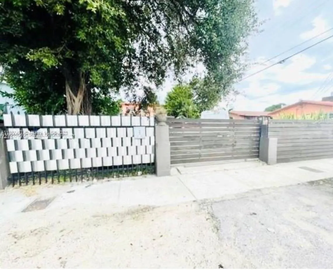2215 Nw 33rd St, Miami, Florida 33142, Miami, Florida 33142, ,Residential Income,For Sale,2215 Nw 33rd St, Miami, Florida 33142,A11844646