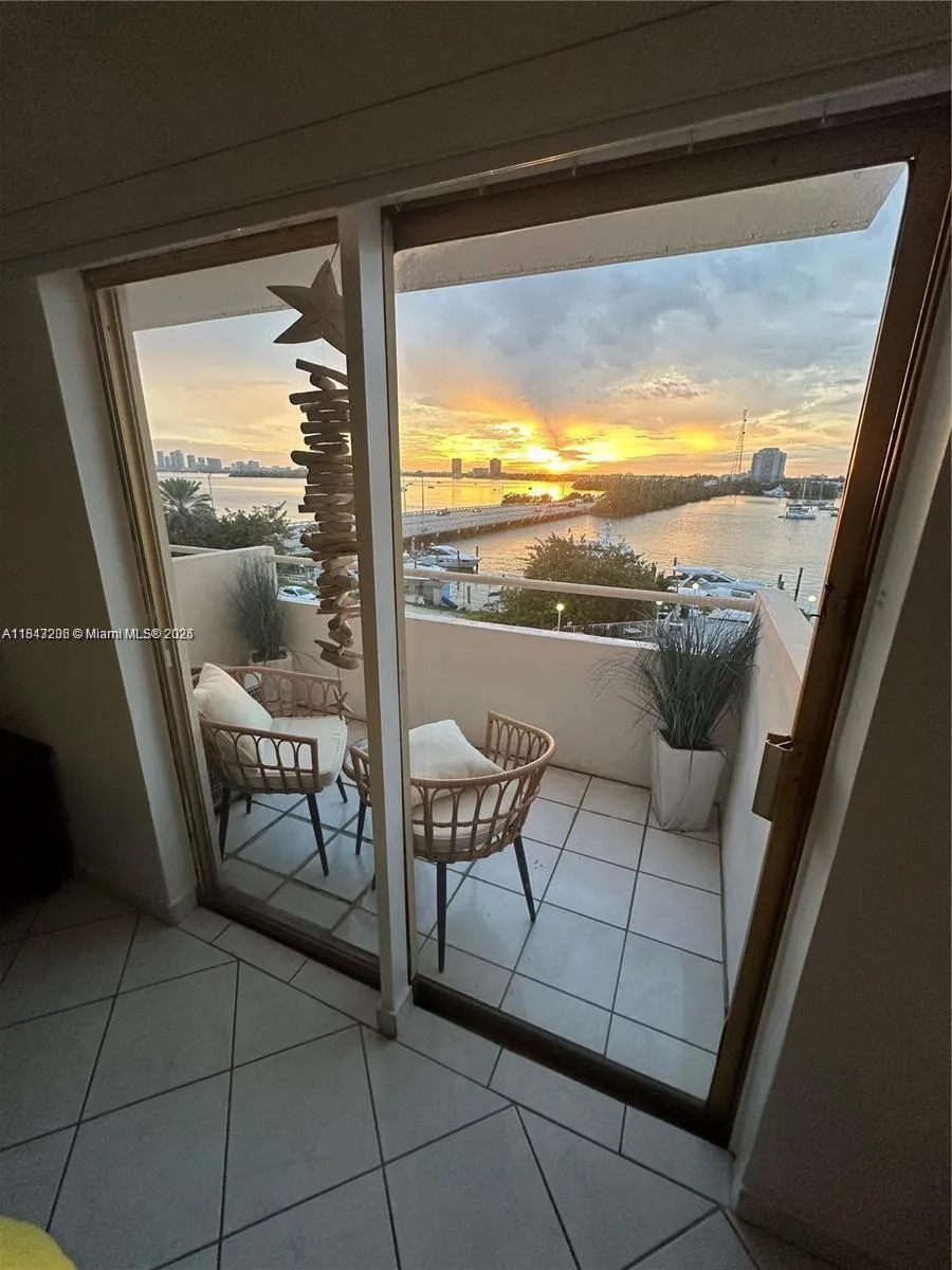 7904 West Dr 407, North Bay Village, Florida 33141, North Bay Village, Florida 33141, 1 Bedroom Bedrooms, ,1 BathroomBathrooms,Residential,For Sale,7904 West Dr 407, North Bay Village, Florida 33141,A11843206