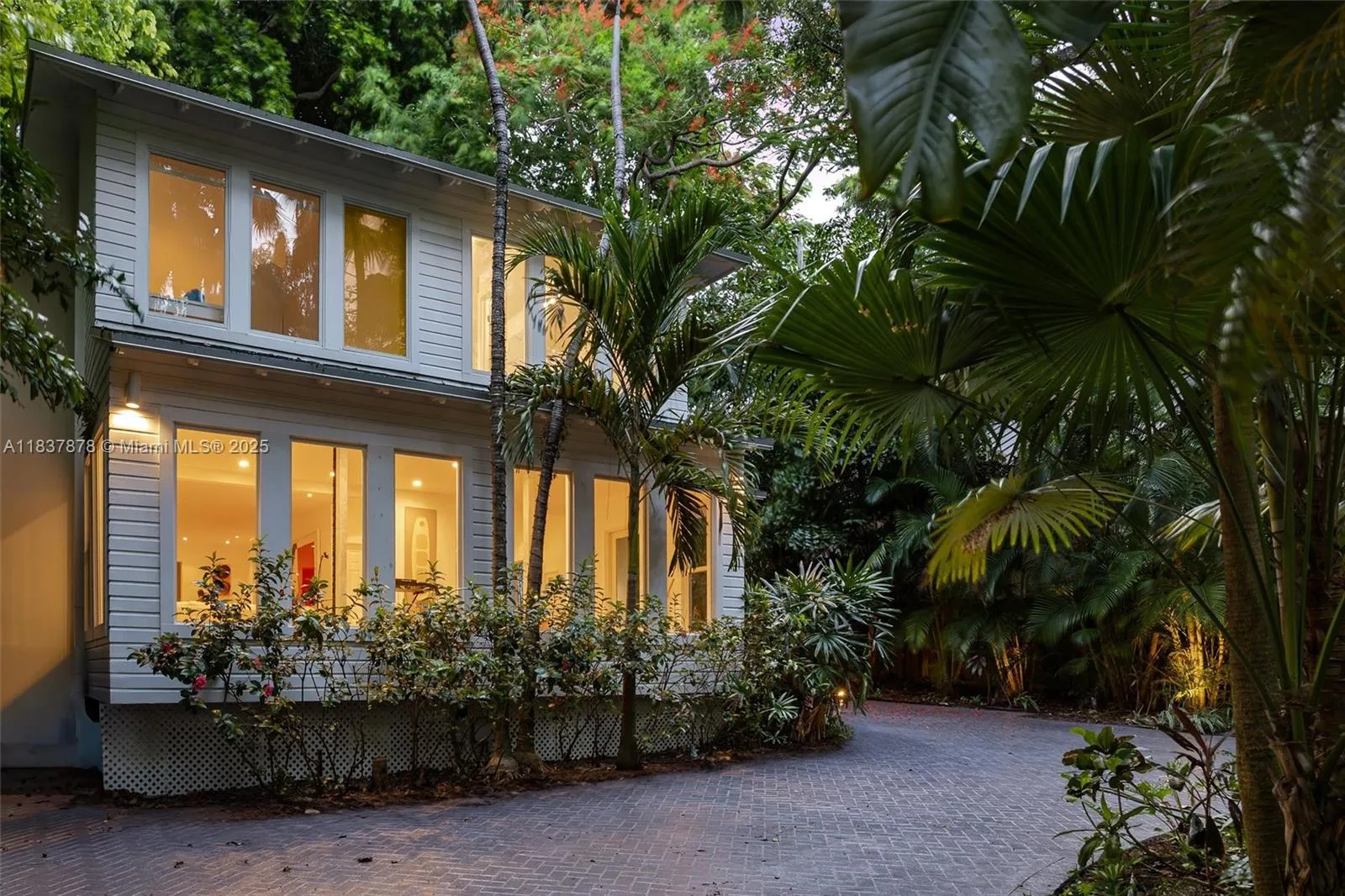 4286 S Douglas Rd, Miami, Florida 33133, Miami, Florida 33133, 4 Bedrooms Bedrooms, ,5 BathroomsBathrooms,Residential Lease,For Rent,4286 S Douglas Rd, Miami, Florida 33133,A11837878