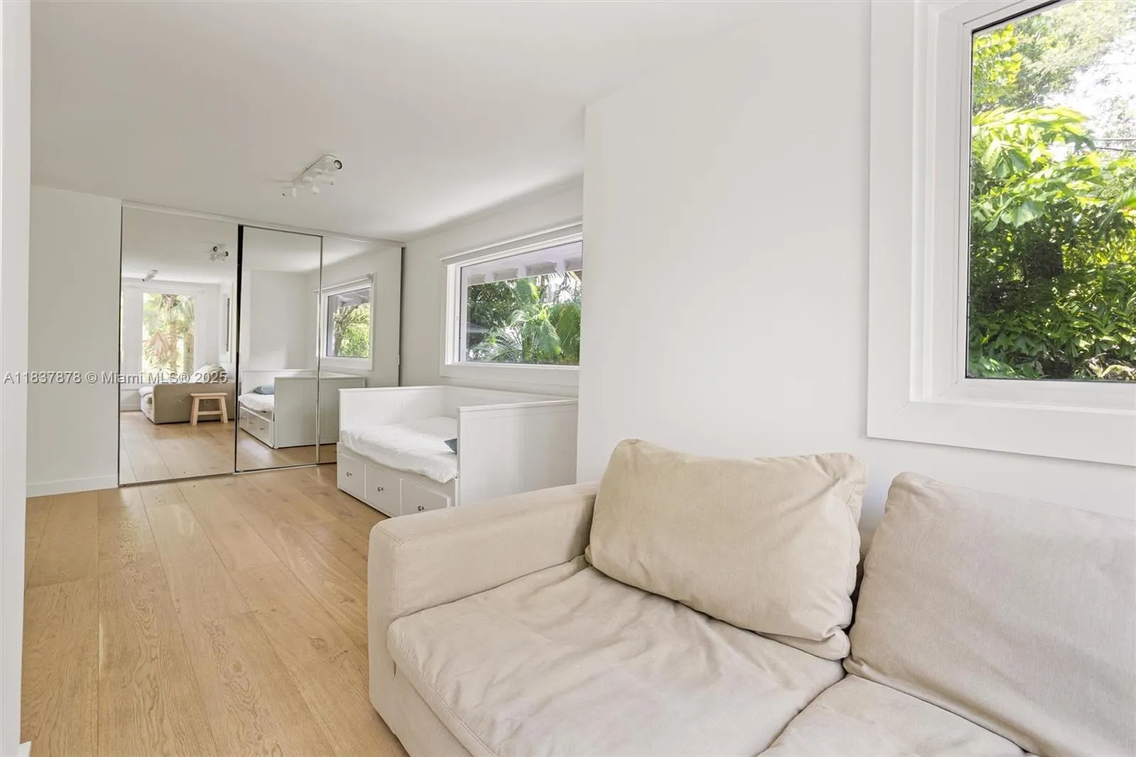 4286 S Douglas Rd, Miami, Florida 33133, Miami, Florida 33133, 4 Bedrooms Bedrooms, ,5 BathroomsBathrooms,Residential Lease,For Rent,4286 S Douglas Rd, Miami, Florida 33133,A11837878