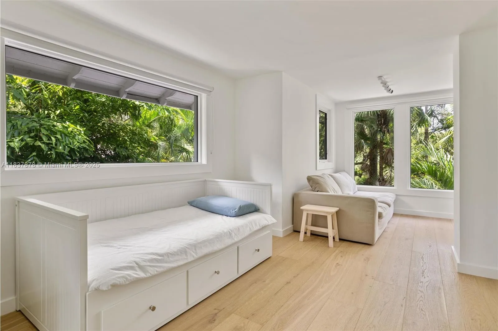 4286 S Douglas Rd, Miami, Florida 33133, Miami, Florida 33133, 4 Bedrooms Bedrooms, ,5 BathroomsBathrooms,Residential Lease,For Rent,4286 S Douglas Rd, Miami, Florida 33133,A11837878