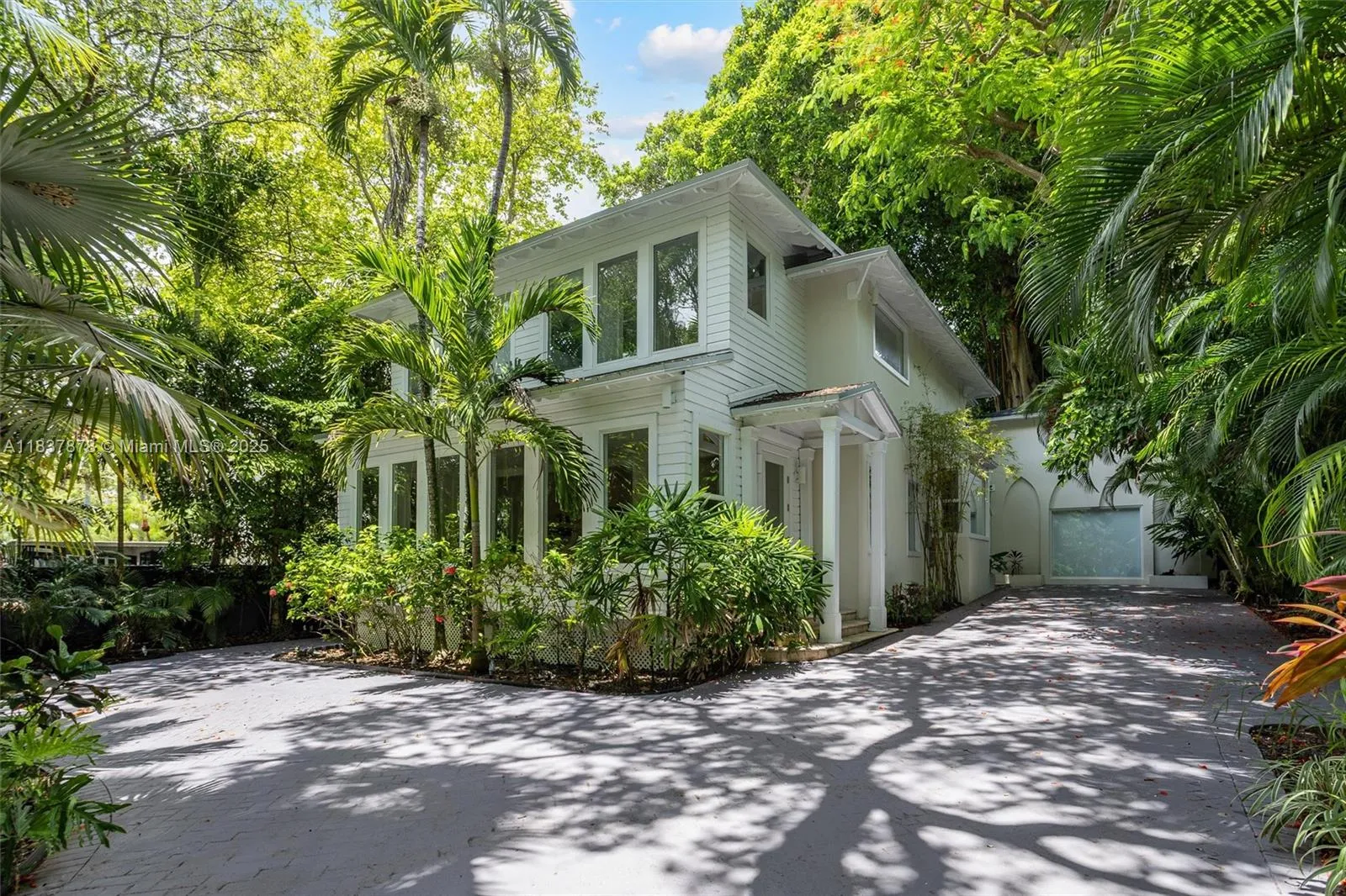 4286 S Douglas Rd, Miami, Florida 33133, Miami, Florida 33133, 4 Bedrooms Bedrooms, ,5 BathroomsBathrooms,Residential Lease,For Rent,4286 S Douglas Rd, Miami, Florida 33133,A11837878