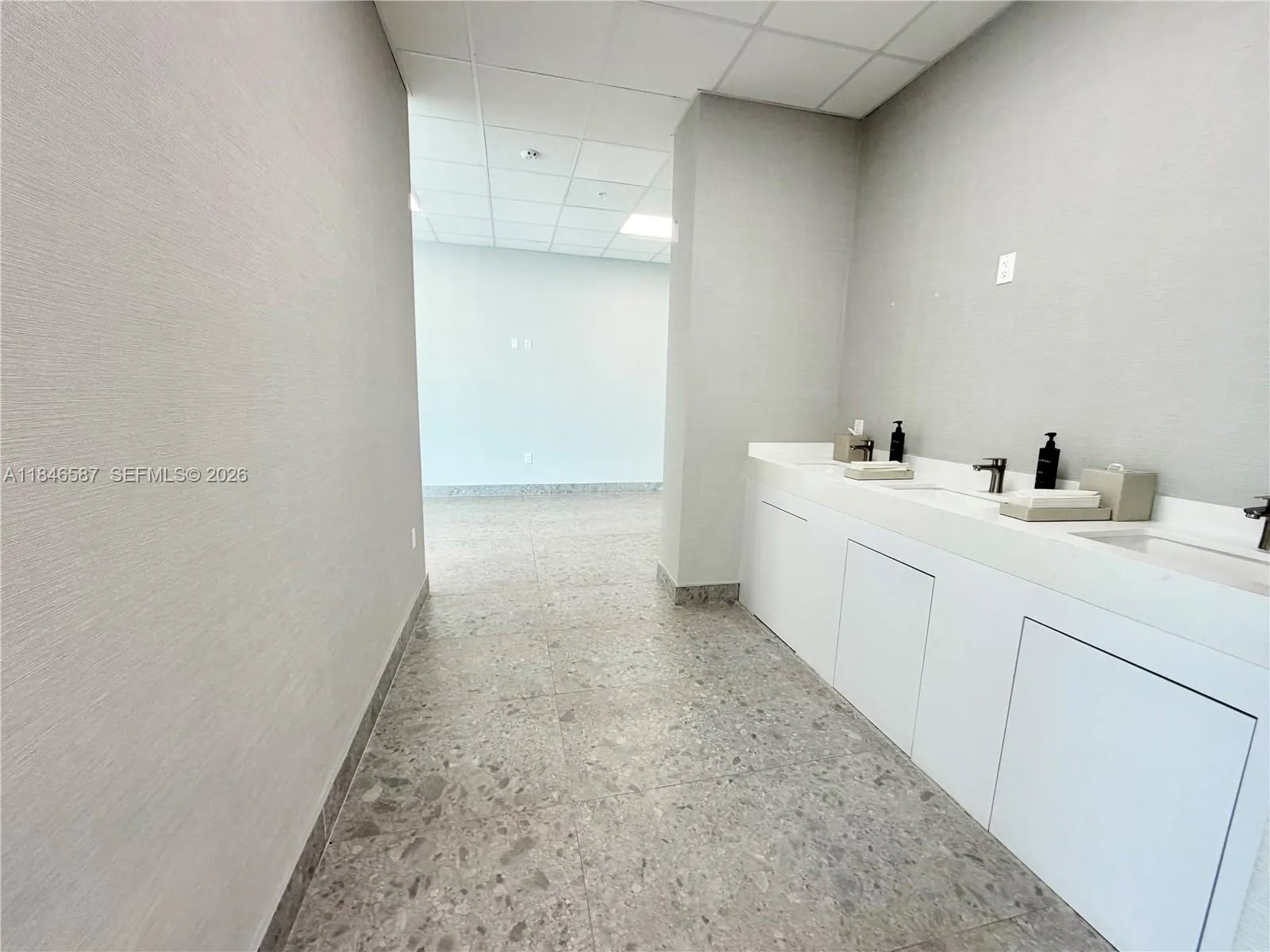 2820 Ne 214th St 1001, Aventura, Florida 33180, Aventura, Florida 33180, ,Commercial Sale,For Sale,2820 Ne 214th St 1001, Aventura, Florida 33180,A11846587