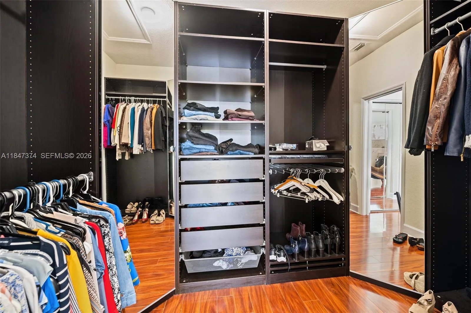 BUILT-IN CLOSET