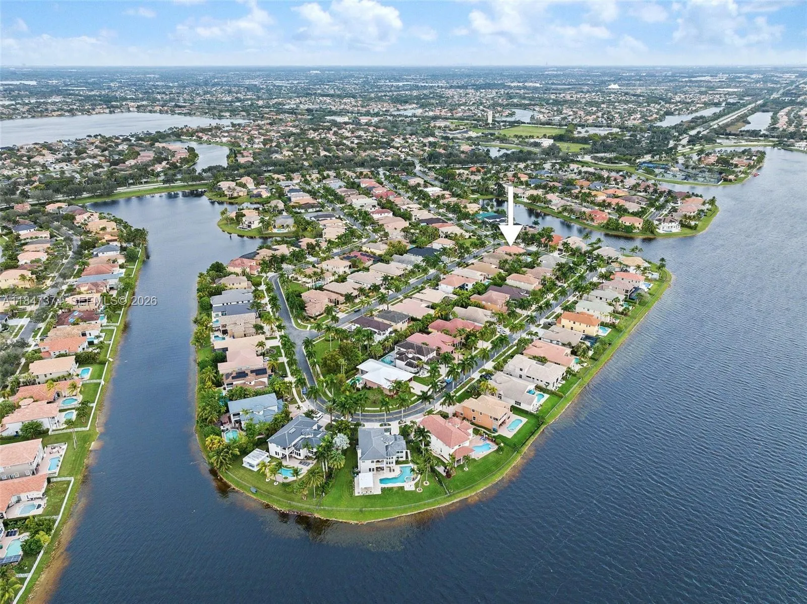 LAKE FRONT CLUB HOUSE