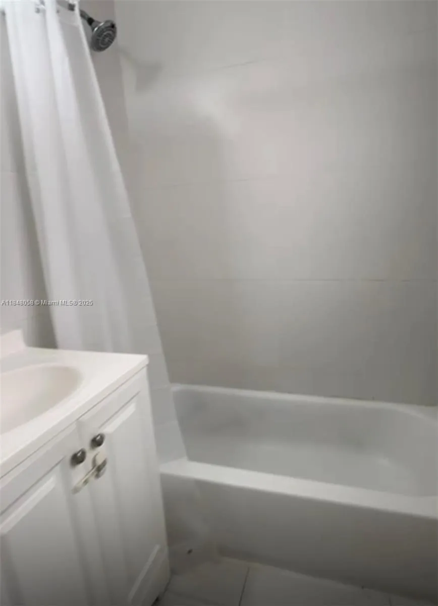 1611 Pennsylvania 12a, Miami Beach, Florida 33139, Miami Beach, Florida 33139, ,1 BathroomBathrooms,Residential Lease,For Rent,1611 Pennsylvania 12a, Miami Beach, Florida 33139,A11848058