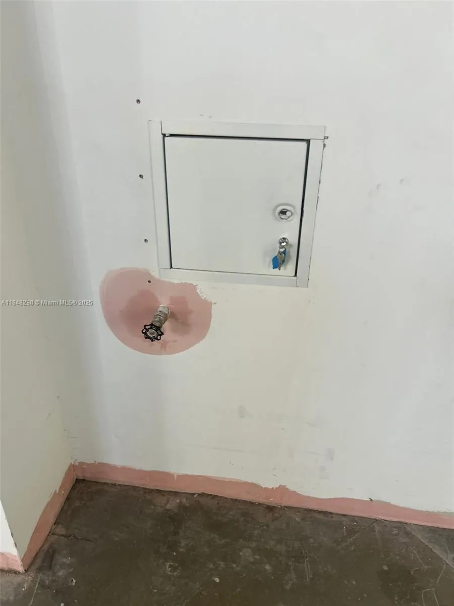 2300 W 8th Ave 2, Hialeah, Florida 33010, Hialeah, Florida 33010, ,Commercial Lease,For Rent,2300 W 8th Ave 2, Hialeah, Florida 33010,A11848298