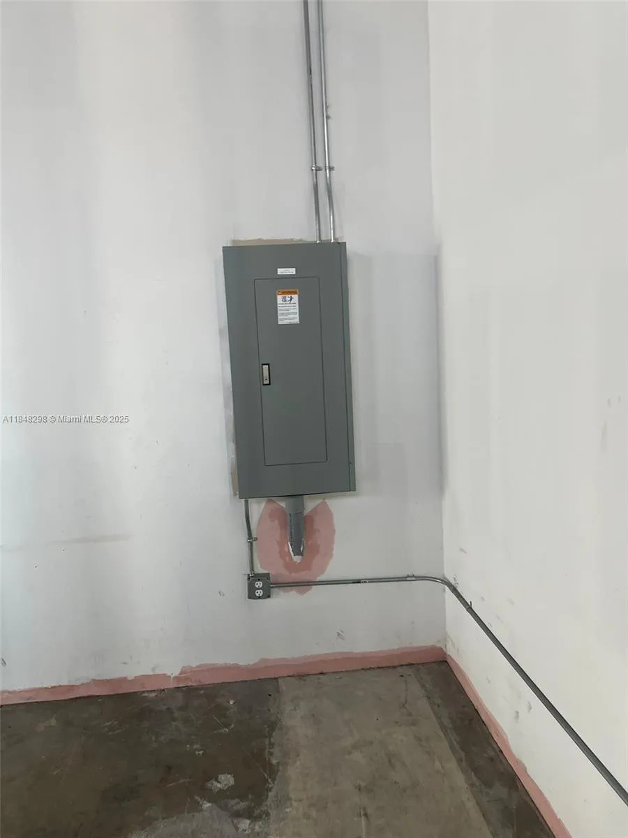 2300 W 8th Ave 2, Hialeah, Florida 33010, Hialeah, Florida 33010, ,Commercial Lease,For Rent,2300 W 8th Ave 2, Hialeah, Florida 33010,A11848298