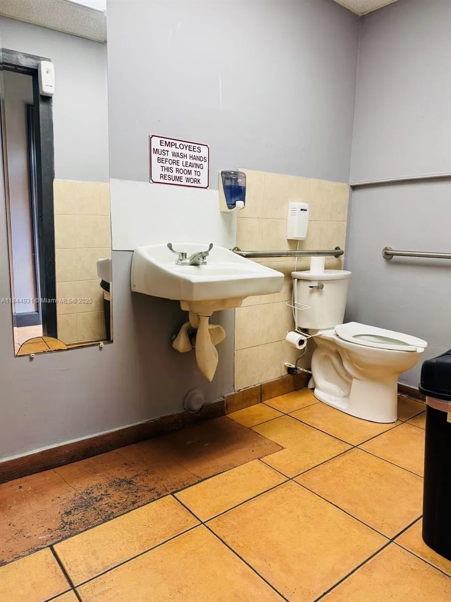 2114 W 68 St, Hialeah, Florida 33016, Hialeah, Florida 33016, ,Business Opportunity,For Sale,2114 W 68 St, Hialeah, Florida 33016,A11844931