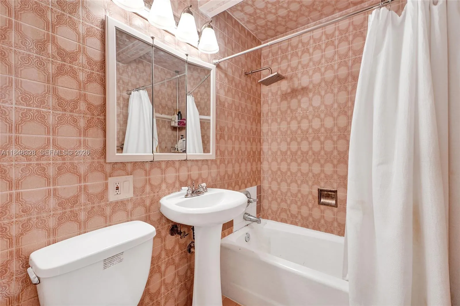 6525 Sw 32nd St, Miami, Florida 33155, Miami, Florida 33155, 3 Bedrooms Bedrooms, ,2 BathroomsBathrooms,Residential,For Sale,6525 Sw 32nd St, Miami, Florida 33155,A11848328