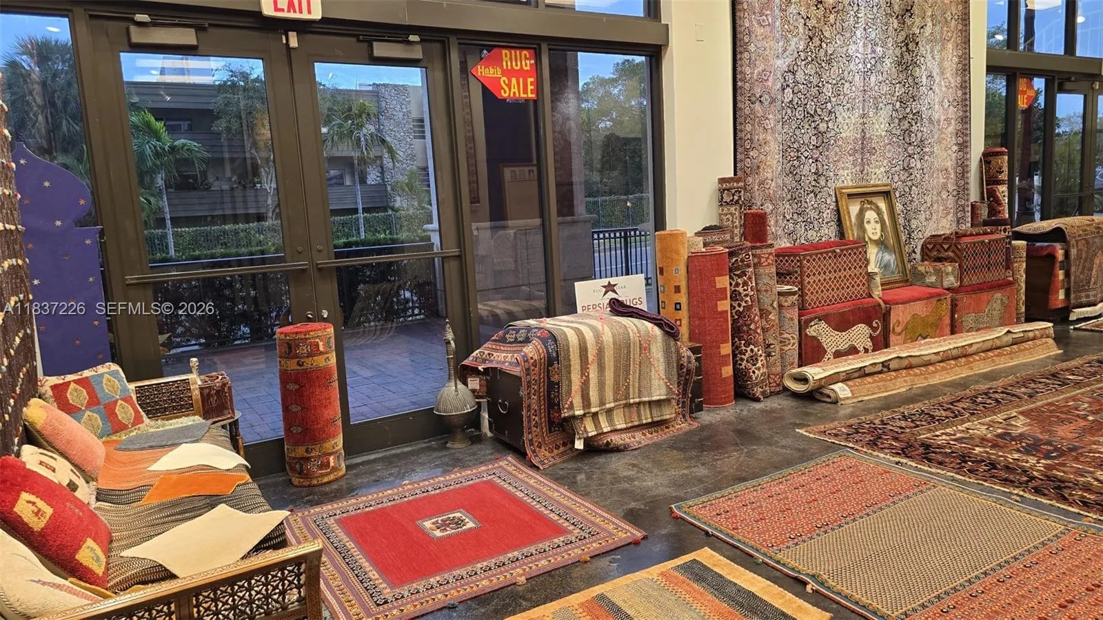 Multiple entrances provide great accessiblity on the lower level and Mezzine level.