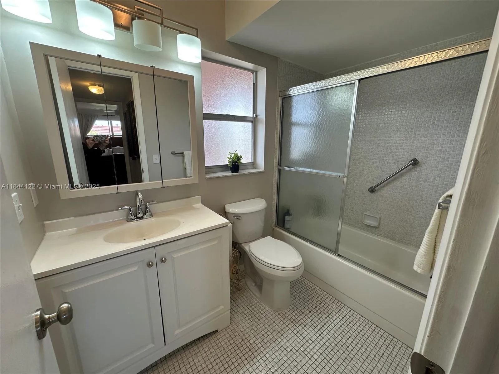 9400 Sunrise Lakes Blvd 305, Sunrise, Florida 3332, Sunrise, Florida 33322, 1 Bedroom Bedrooms, ,1 BathroomBathrooms,Residential,For Sale,9400 Sunrise Lakes Blvd 305, Sunrise, Florida 3332,A11844122