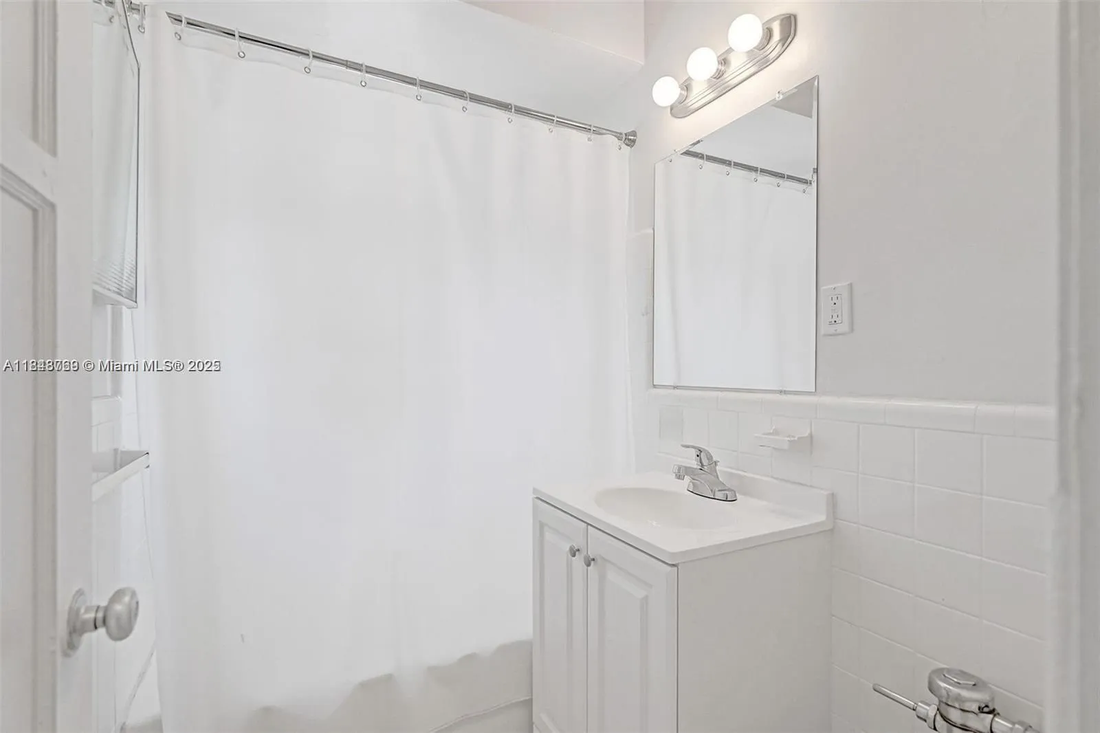 6860 Abbott Ave 4, Miami Beach, Florida 33141, Miami Beach, Florida 33141, 1 Bedroom Bedrooms, ,1 BathroomBathrooms,Residential Lease,For Rent,6860 Abbott Ave 4, Miami Beach, Florida 33141,A11848769