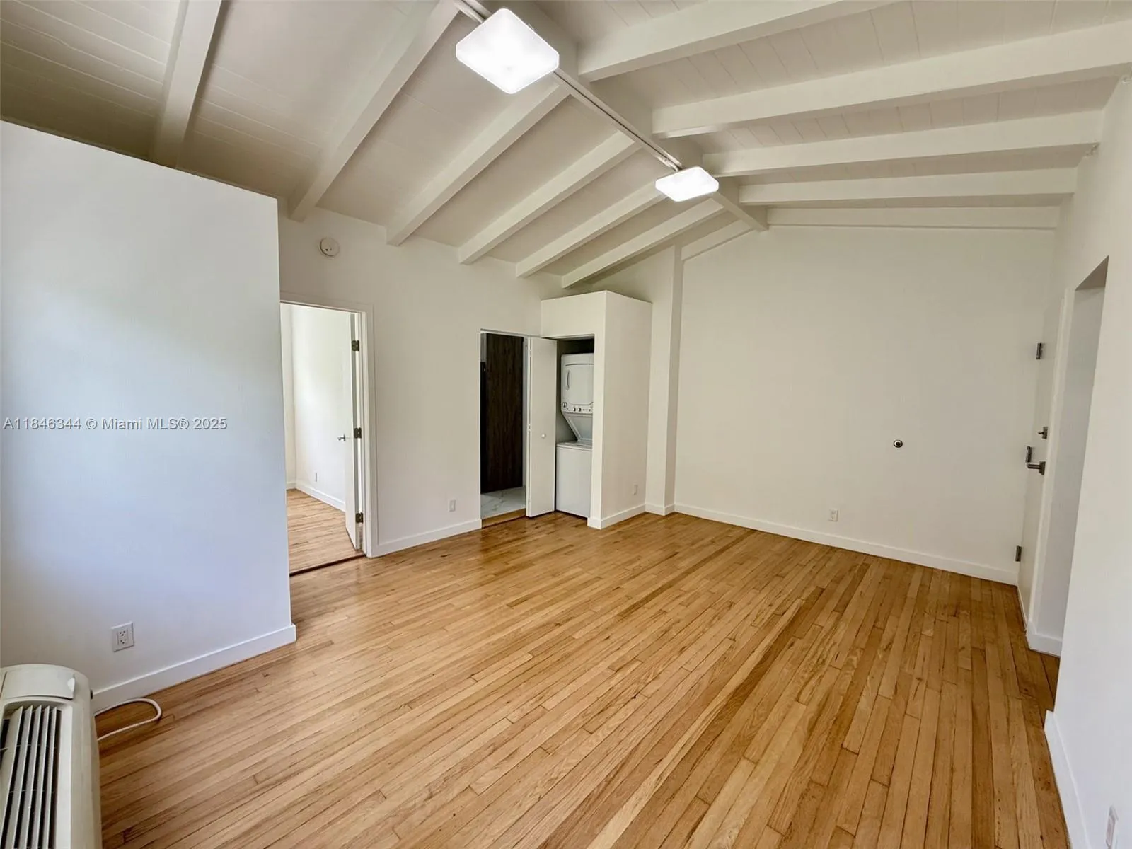 1552 Euclid Ave 3, Miami Beach, Florida 33139, Miami Beach, Florida 33139, 2 Bedrooms Bedrooms, ,2 BathroomsBathrooms,Residential Lease,For Rent,1552 Euclid Ave 3, Miami Beach, Florida 33139,A11846344