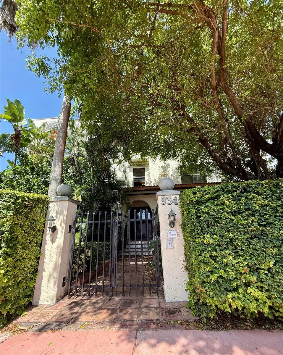 934 Michigan Ave 304, Miami Beach, Florida 33139, Miami Beach, Florida 33139, 1 Bedroom Bedrooms, ,1 BathroomBathrooms,Residential,For Sale,934 Michigan Ave 304, Miami Beach, Florida 33139,A11849240